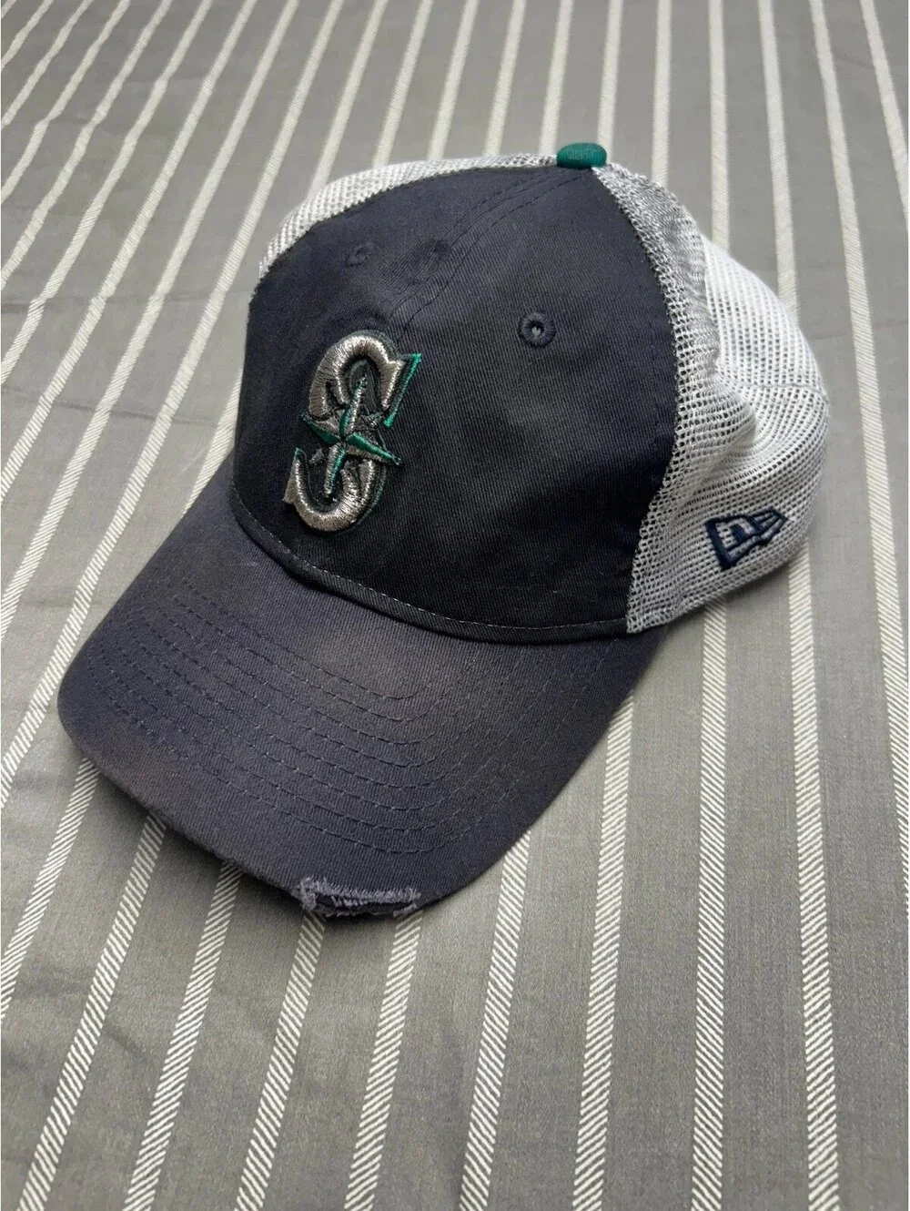 New Era Seattle Mariners mesh trucker snapback hat